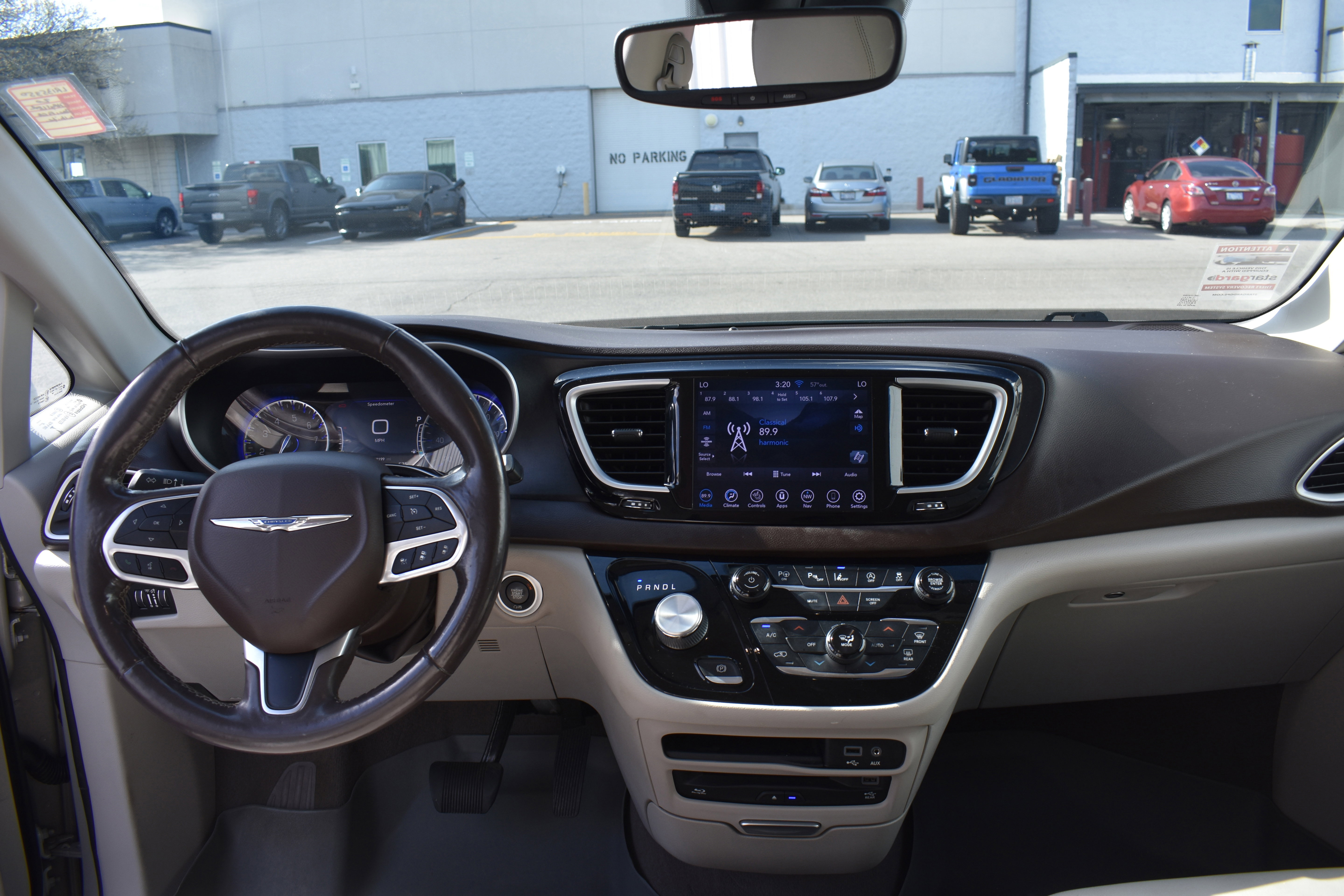 Used 2020 Chrysler Pacifica Touring-L Plus w/ Tire & Wheel Group image 36