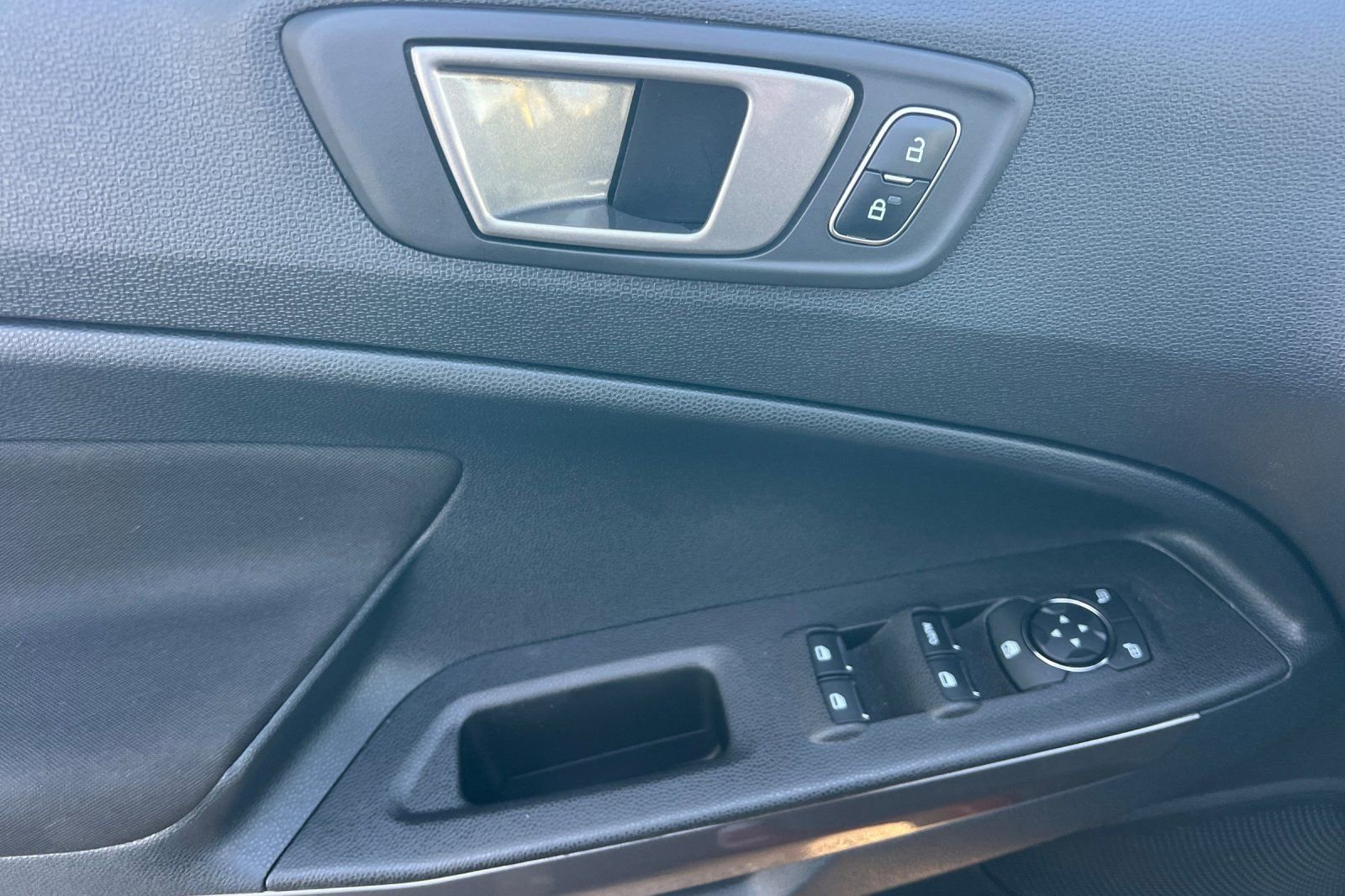 Used 2020 Ford EcoSport SE w/ SE Convenience Package image 12