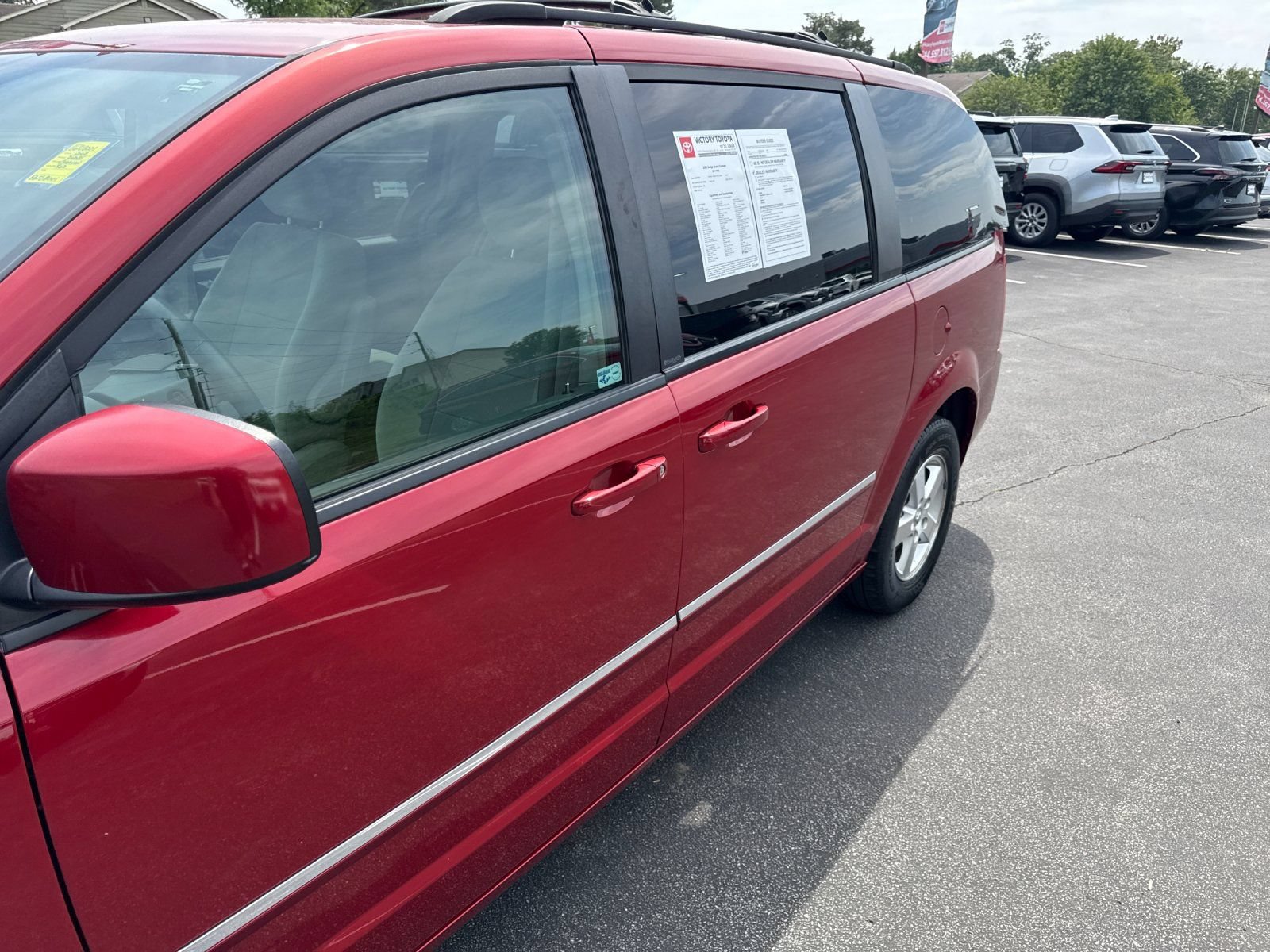 Used 2008 Dodge Grand Caravan SXT w/ Entertainment Group 2 FWD image 29