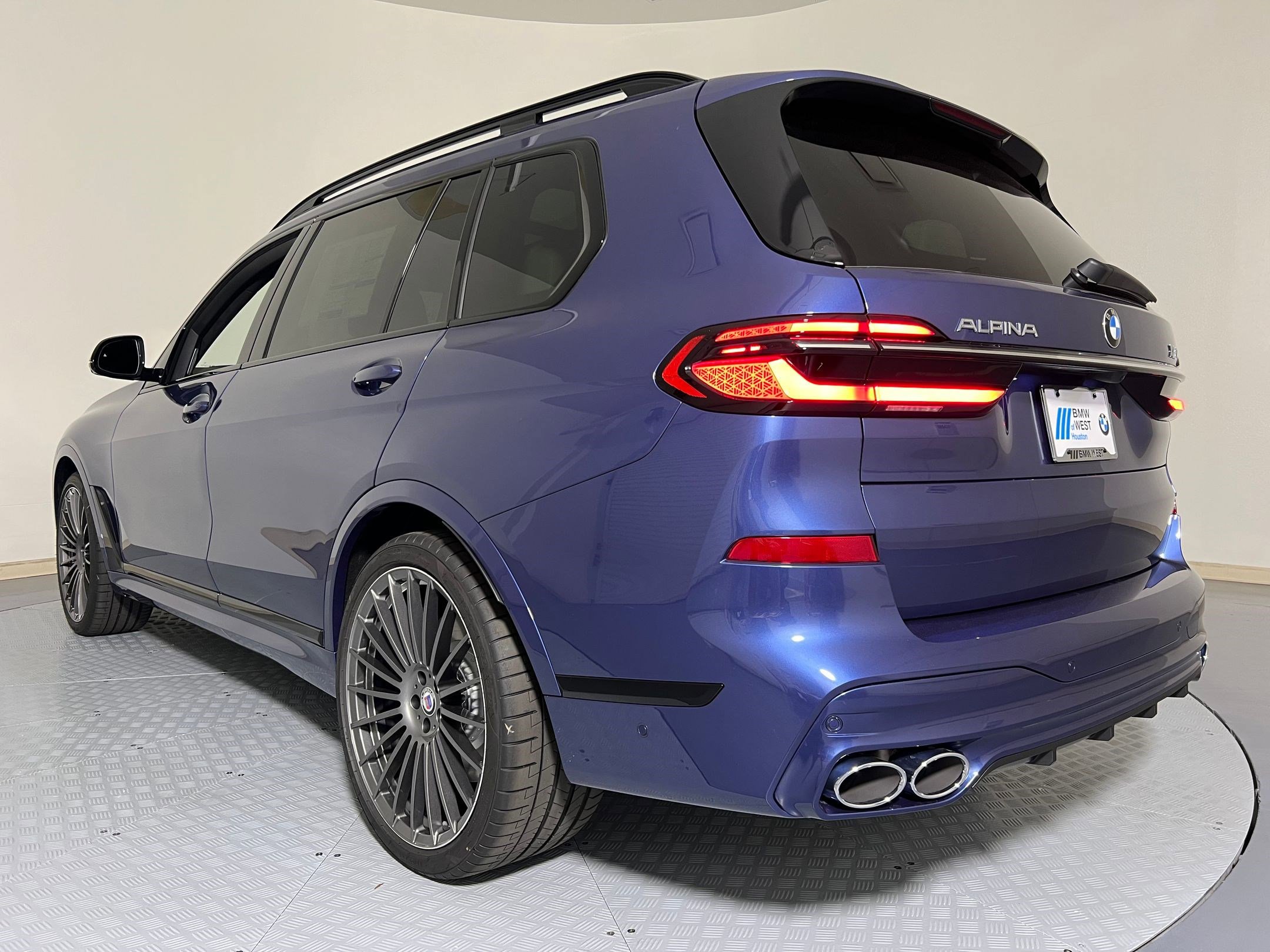 New 2026 BMW ALPINA XB7 image 3