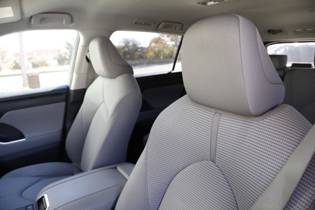 Used 2020 Toyota Highlander L image 11