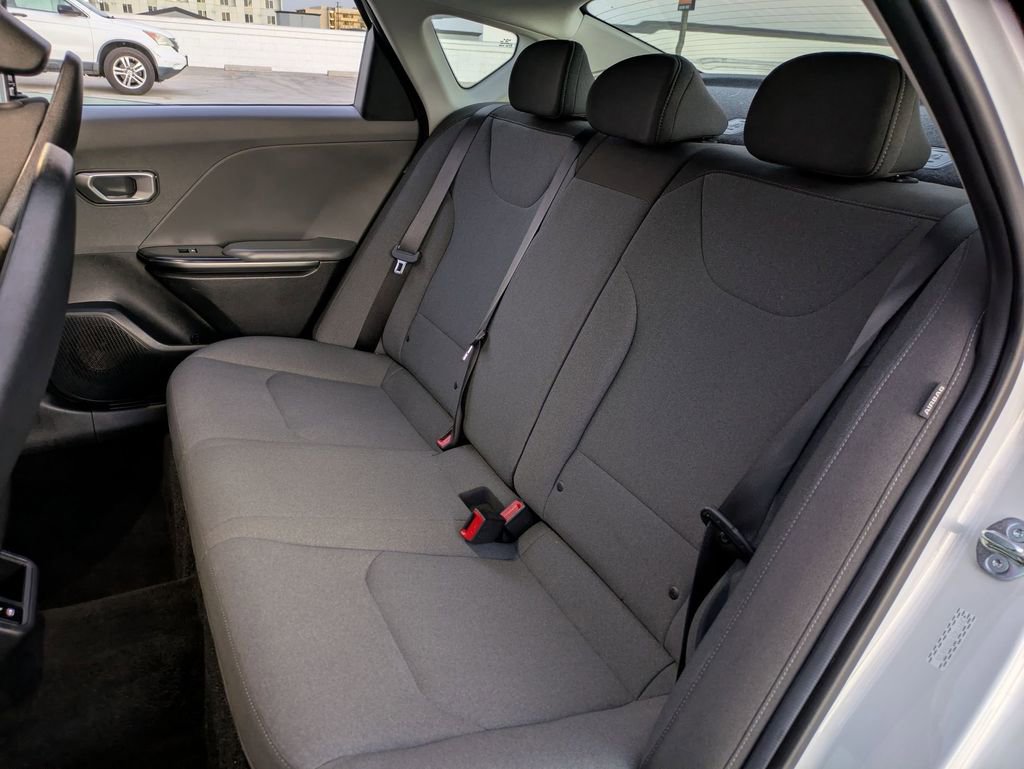 Used 2025 Kia K4 LXS image 24