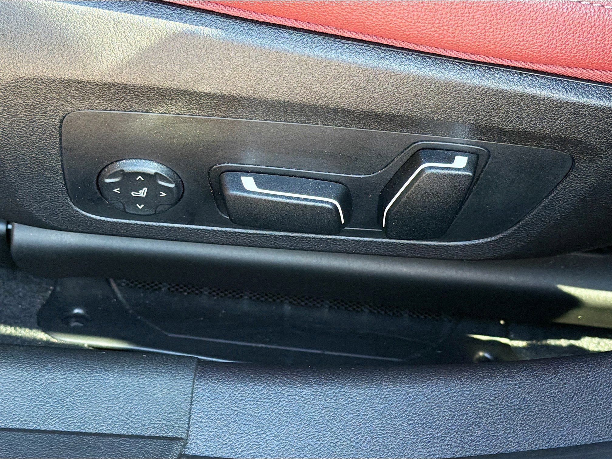 Used 2025 BMW 330i Sedan image 25