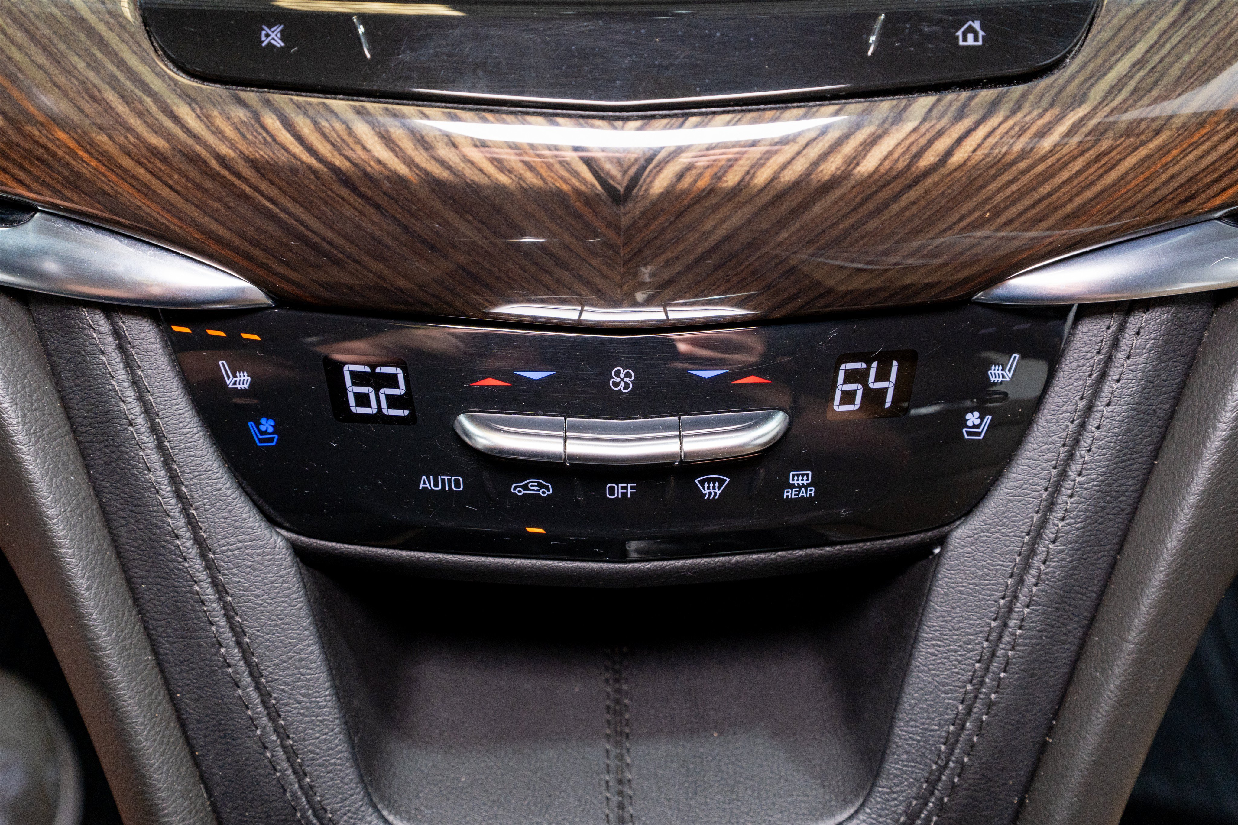 Used 2023 Cadillac XT6 Sport w/ Platinum Package AWD/4WD image 24