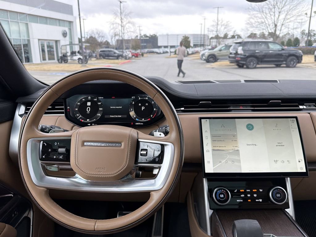 Used 2023 Land Rover Range Rover SE image 3