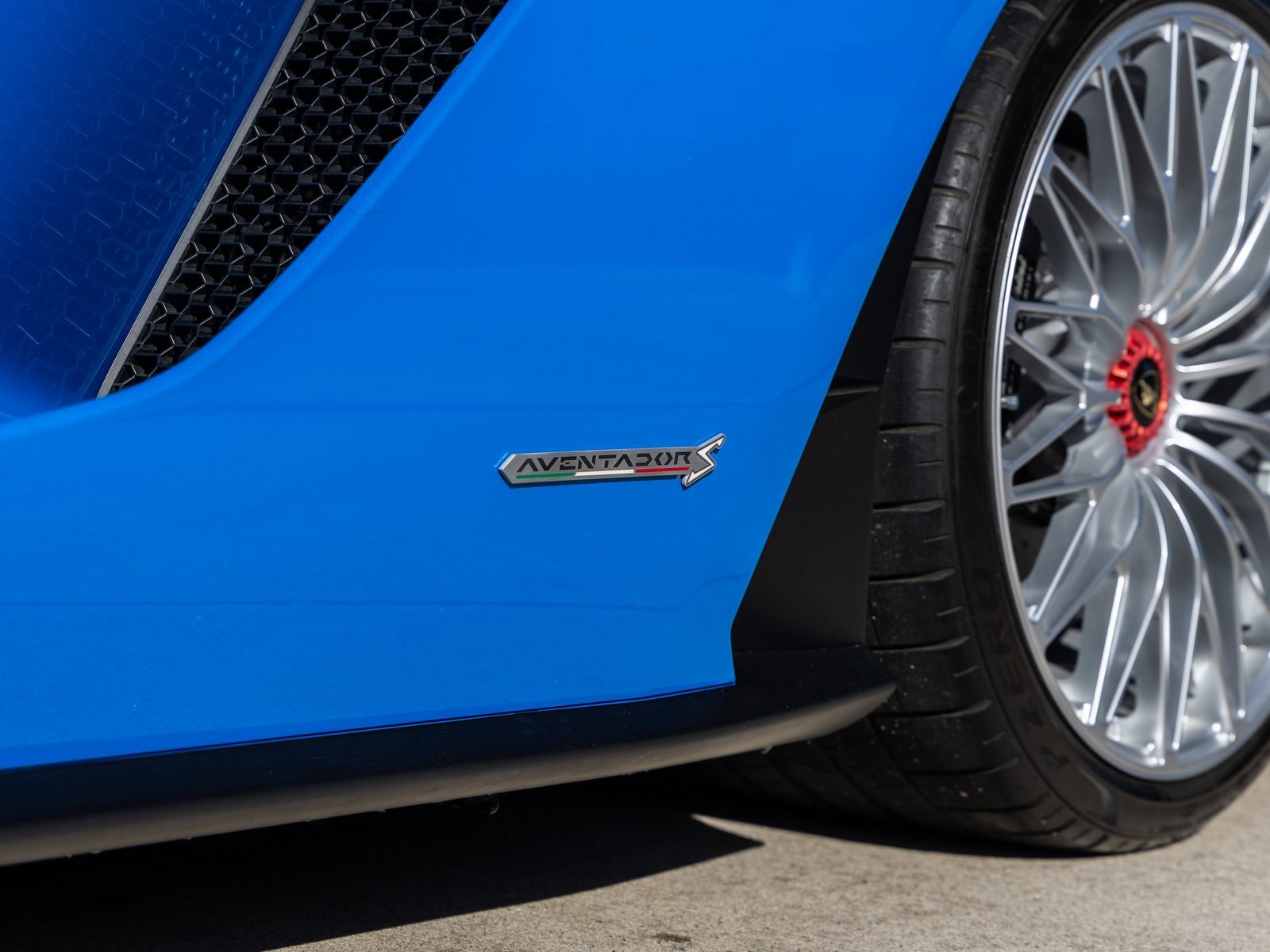 Used 2018 Lamborghini Aventador S image 18