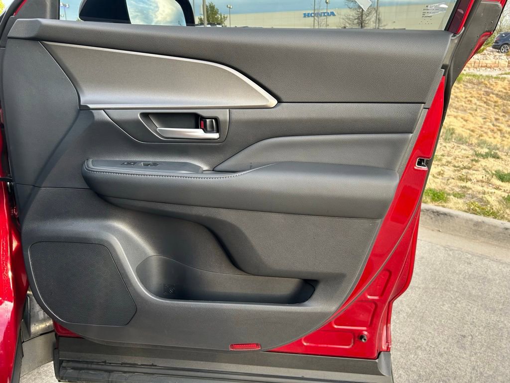 Used 2026 Toyota Grand Highlander XLE image 31