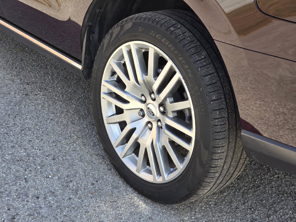 Used 2024 Ford Expedition Limited RWD image 9