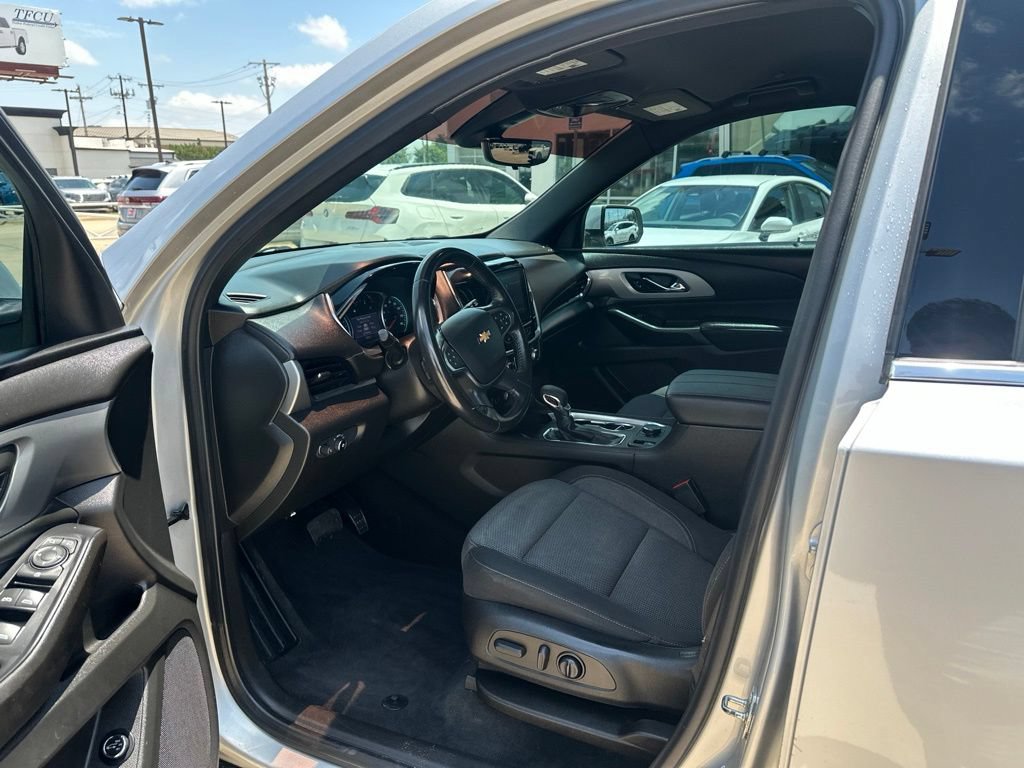 Used 2022 Chevrolet Traverse LT FWD image 9