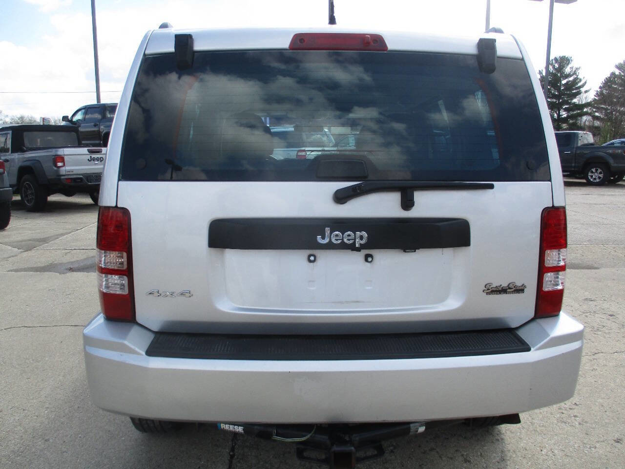 Used 2011 Jeep Liberty Sport AWD/4WD image 5