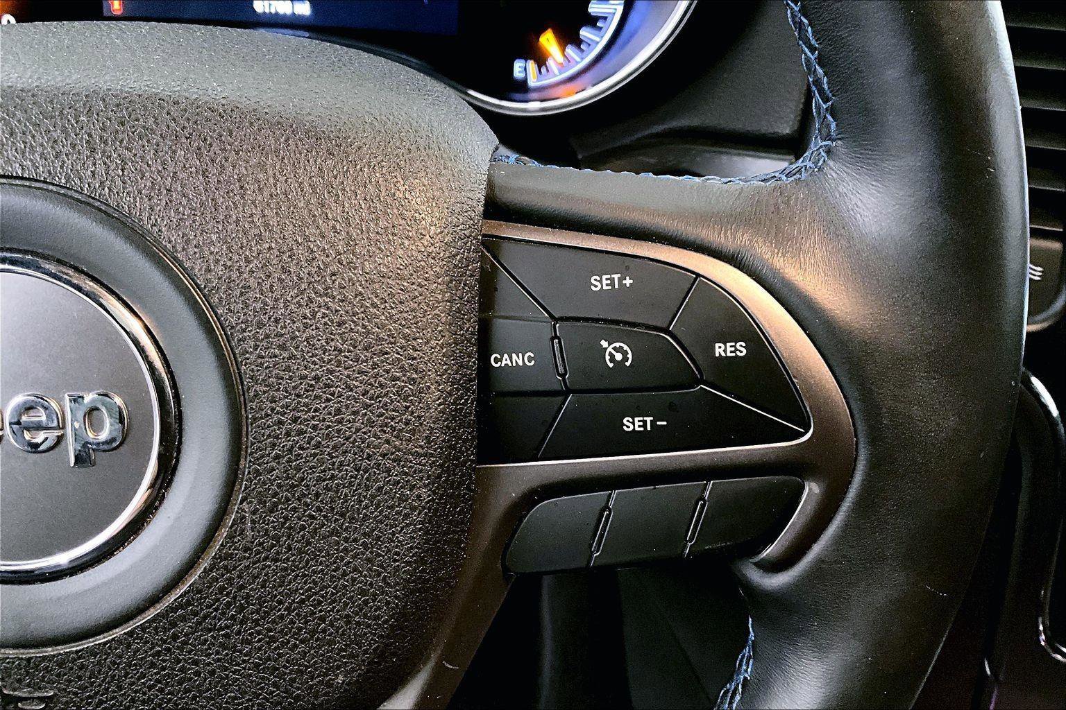 Used 2018 Jeep Grand Cherokee Laredo image 18