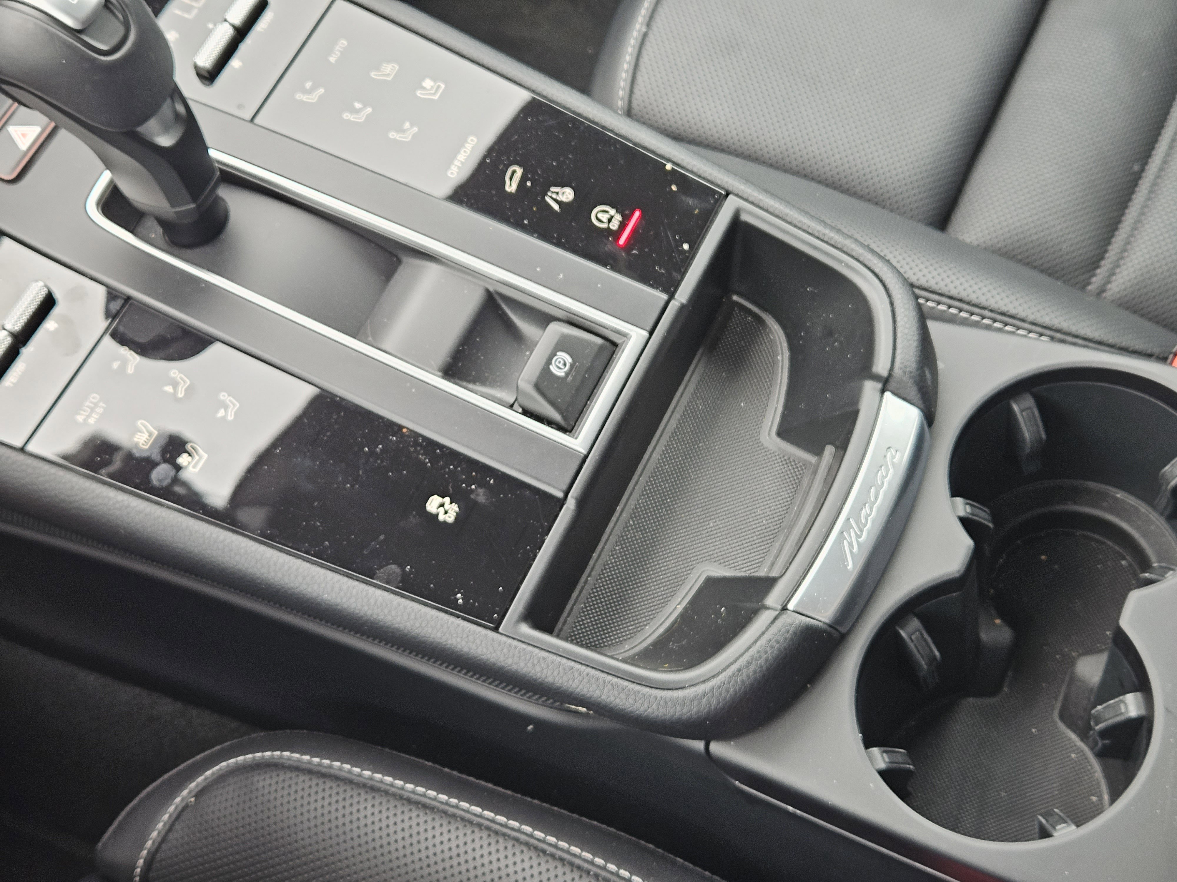 Certified 2025 Porsche Macan image 20