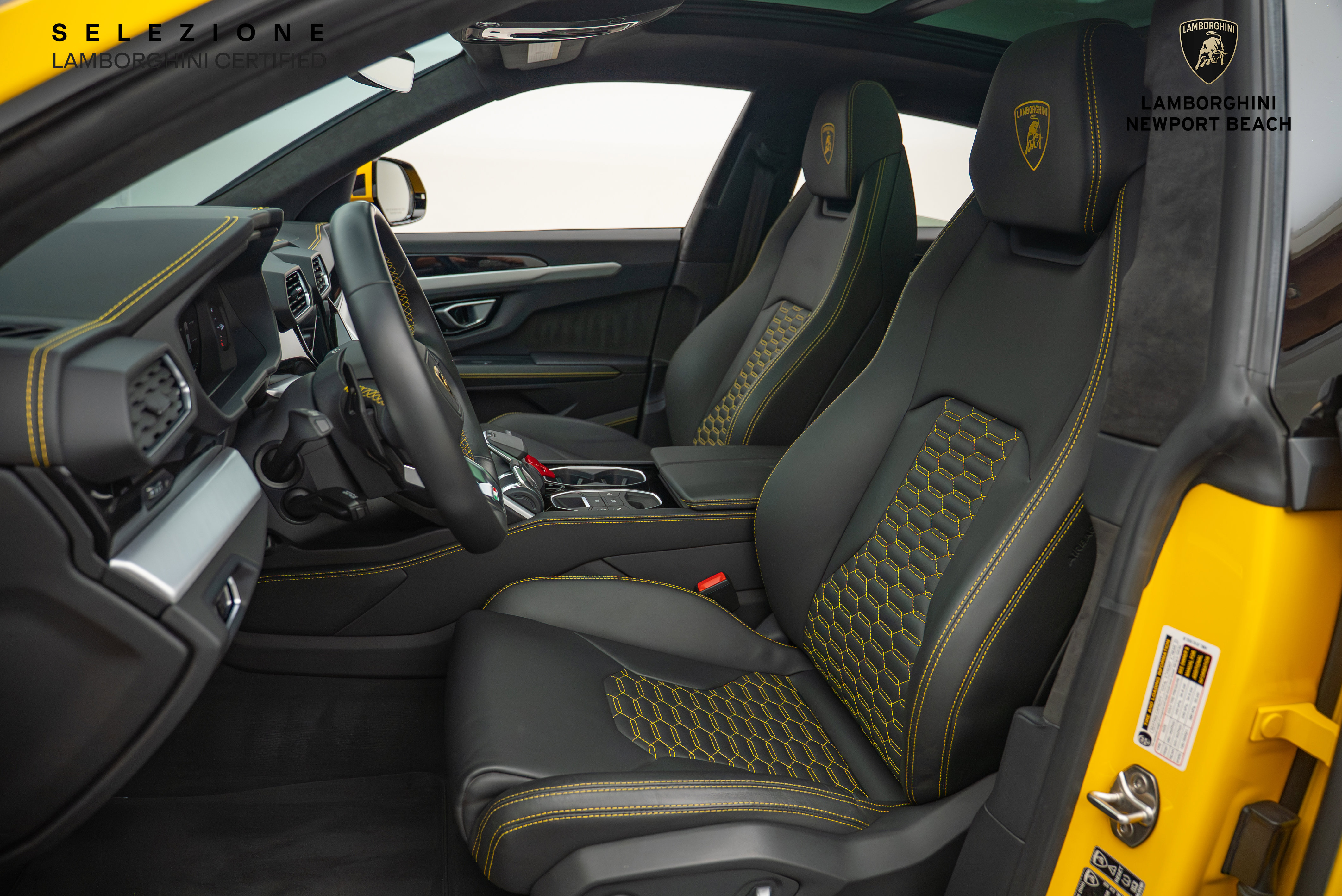 Used 2022 Lamborghini Urus image 21
