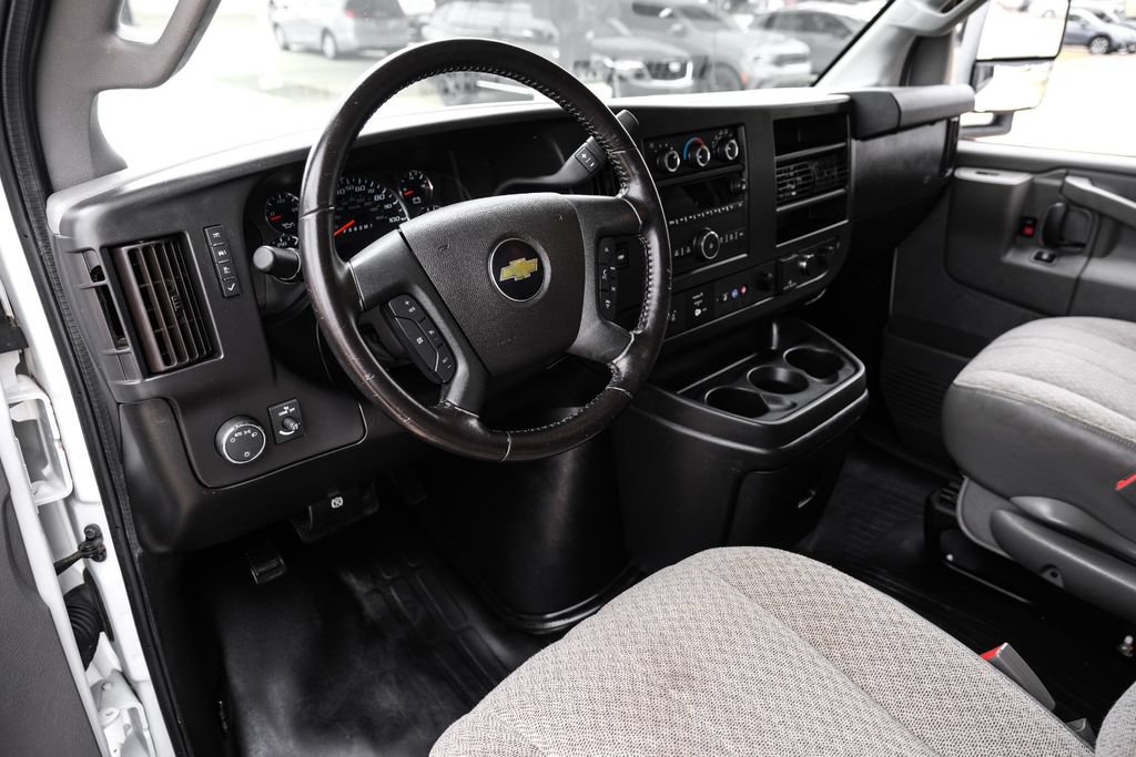 Used 2021 Chevrolet Express 3500 w/ Power Convenience Package RWD image 2