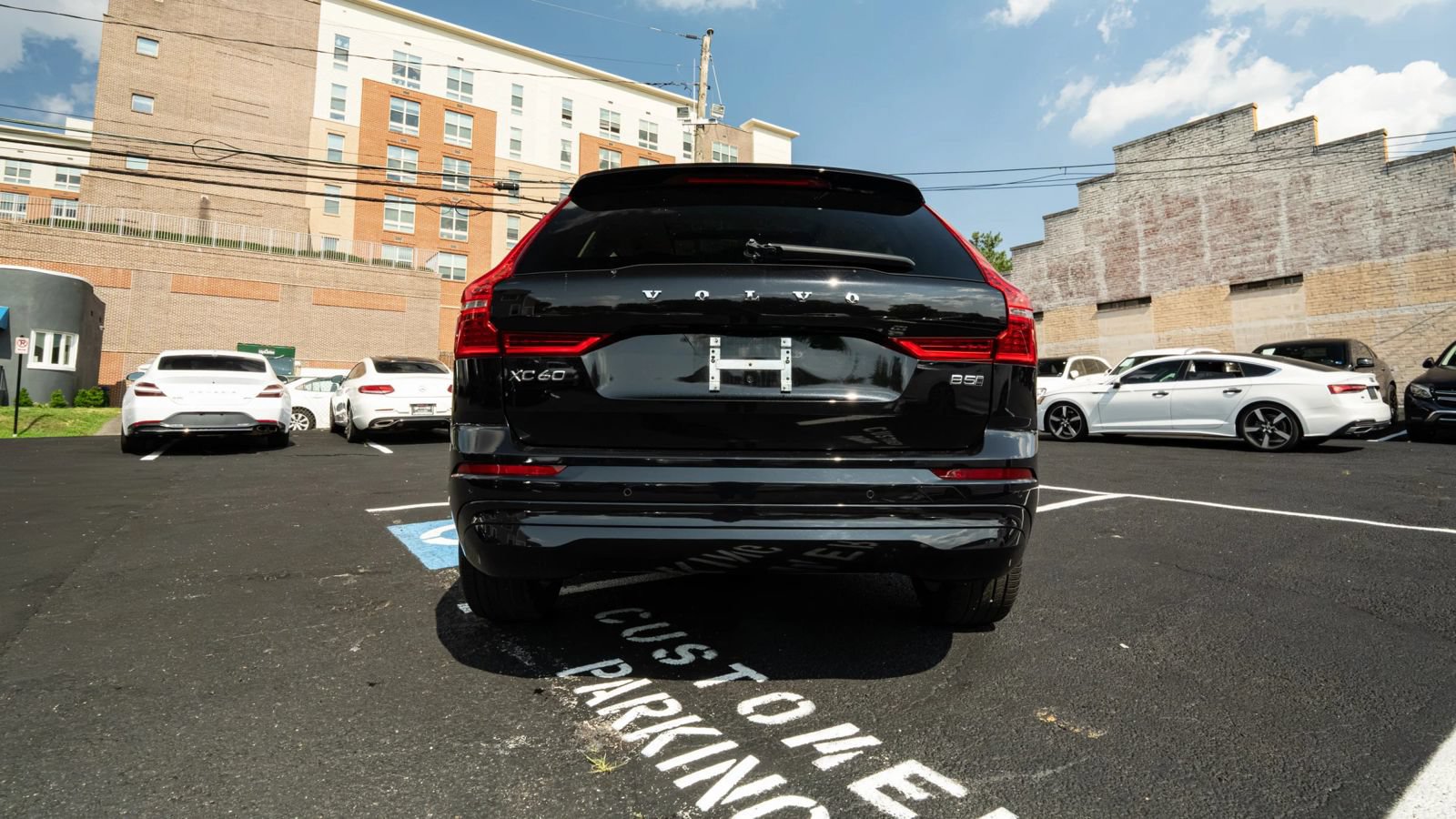 Used 2022 Volvo XC60 B5 Momentum AWD/4WD image 4