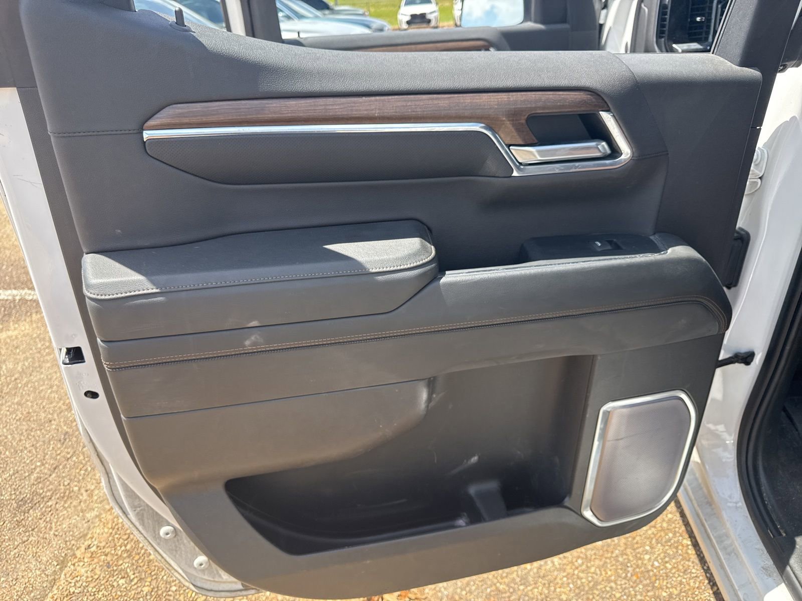 Used 2023 Chevrolet Silverado 1500 High Country w/ Technology Package AWD/4WD image 10
