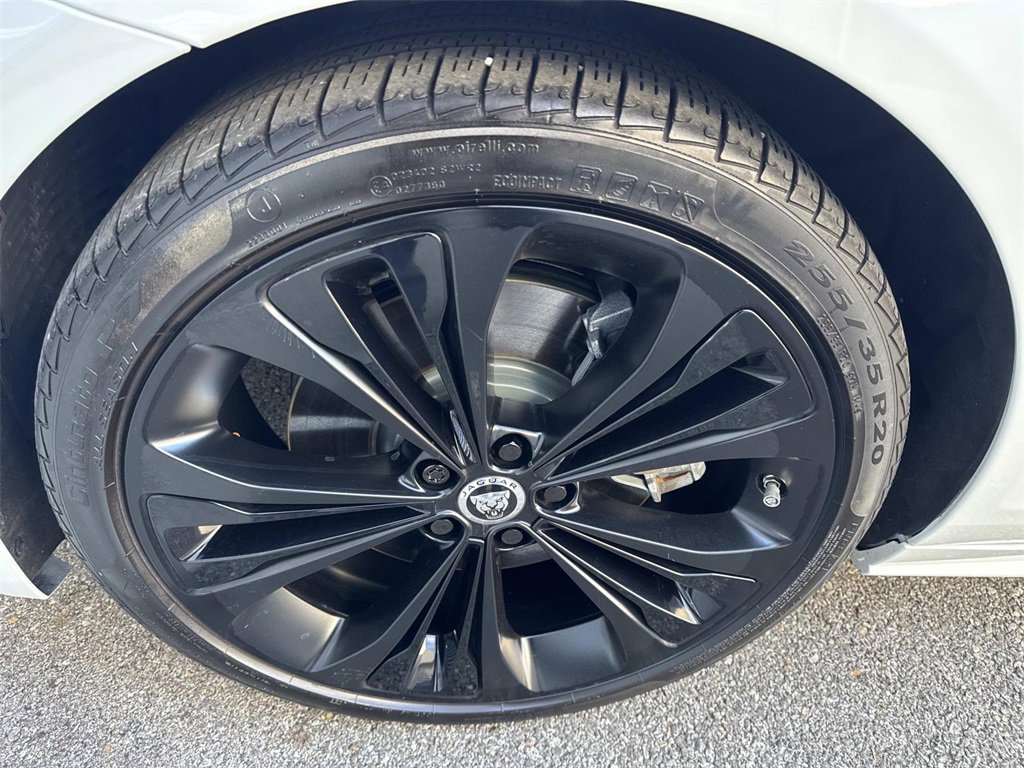 Used 2024 Jaguar XF R-Dynamic SE image 10