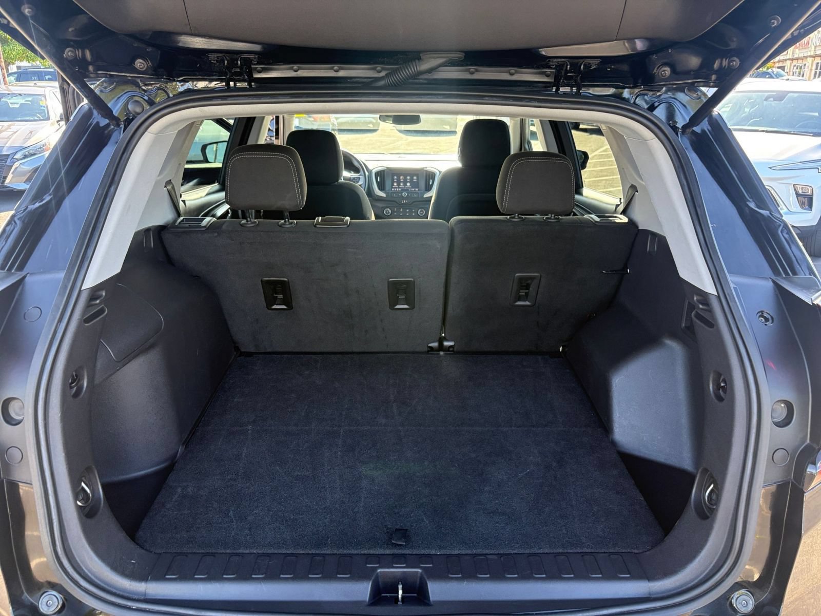 Used 2024 GMC Terrain SLE FWD image 30
