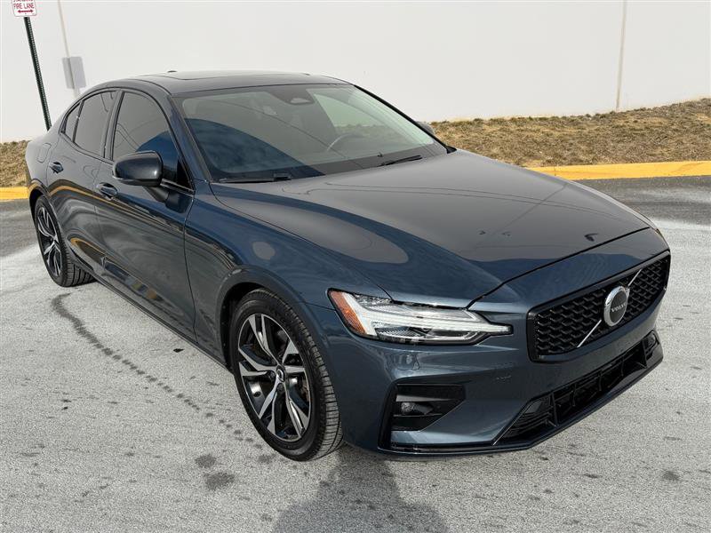 Used 2023 Volvo S60 B5 Core image 9