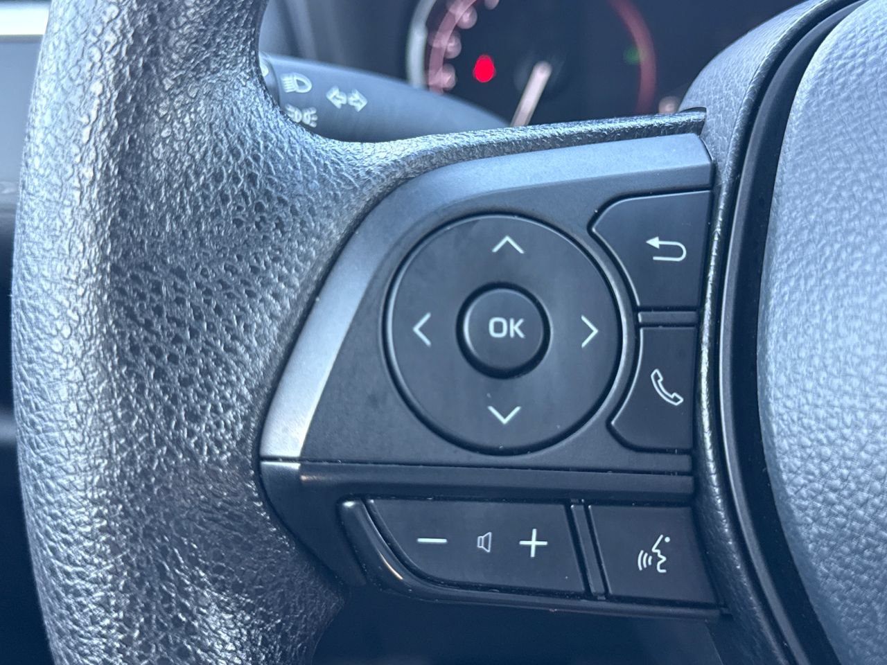 Used 2025 Toyota RAV4 LE AWD/4WD image 26