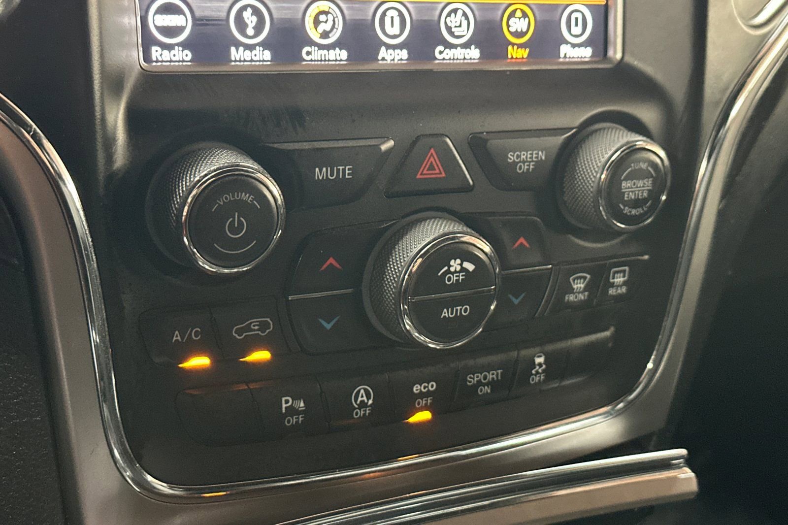 Used 2018 Jeep Grand Cherokee Altitude image 22