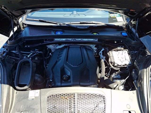 Certified 2023 Porsche Macan Turbo AWD/4WD image 30