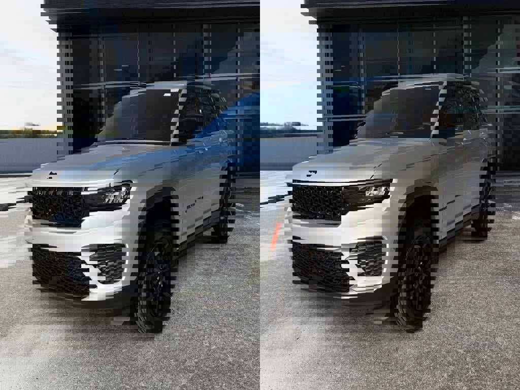 New 2025 Jeep Grand Cherokee Altitude image 3