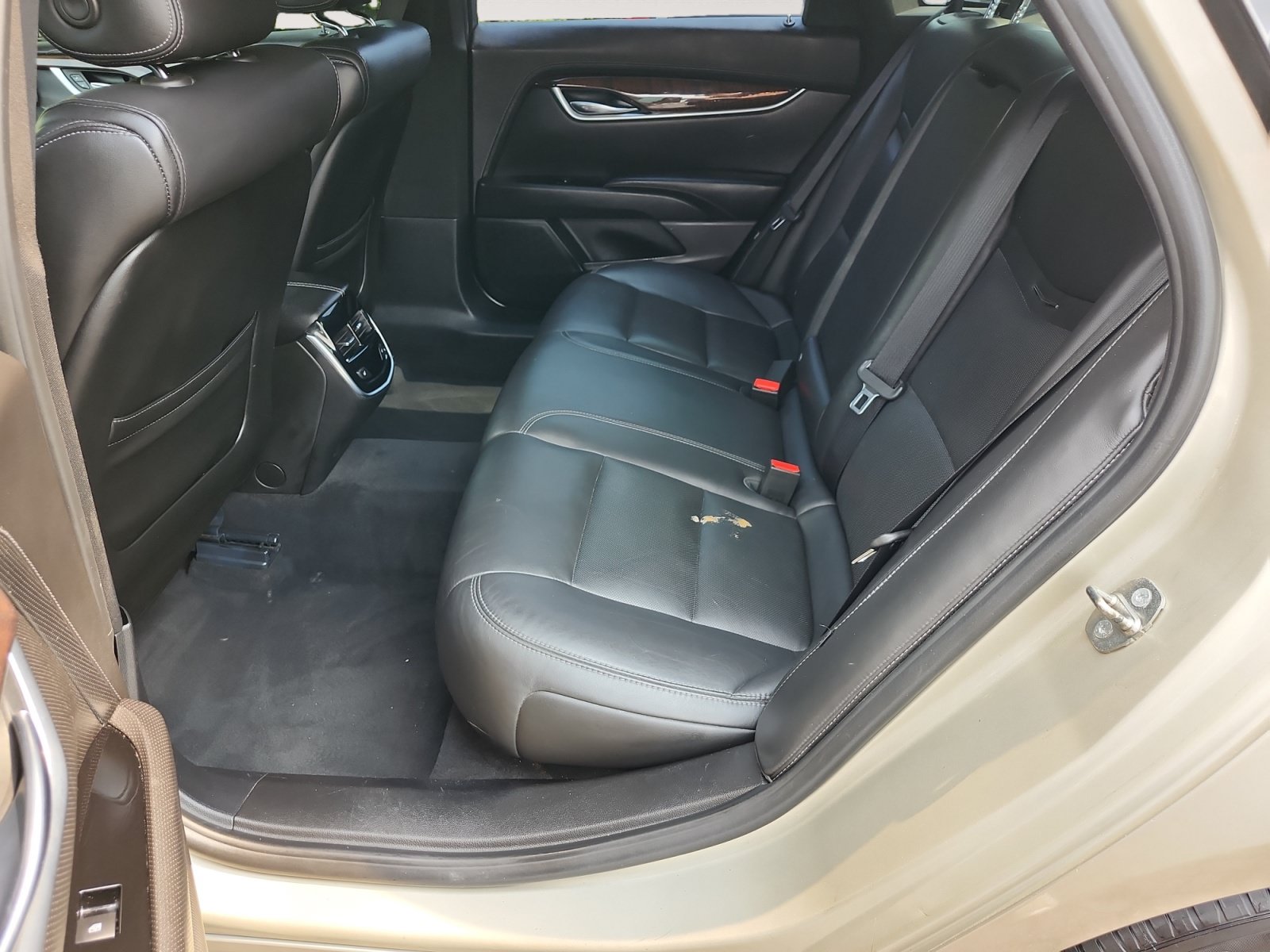 Used 2015 Cadillac XTS Luxury FWD image 13