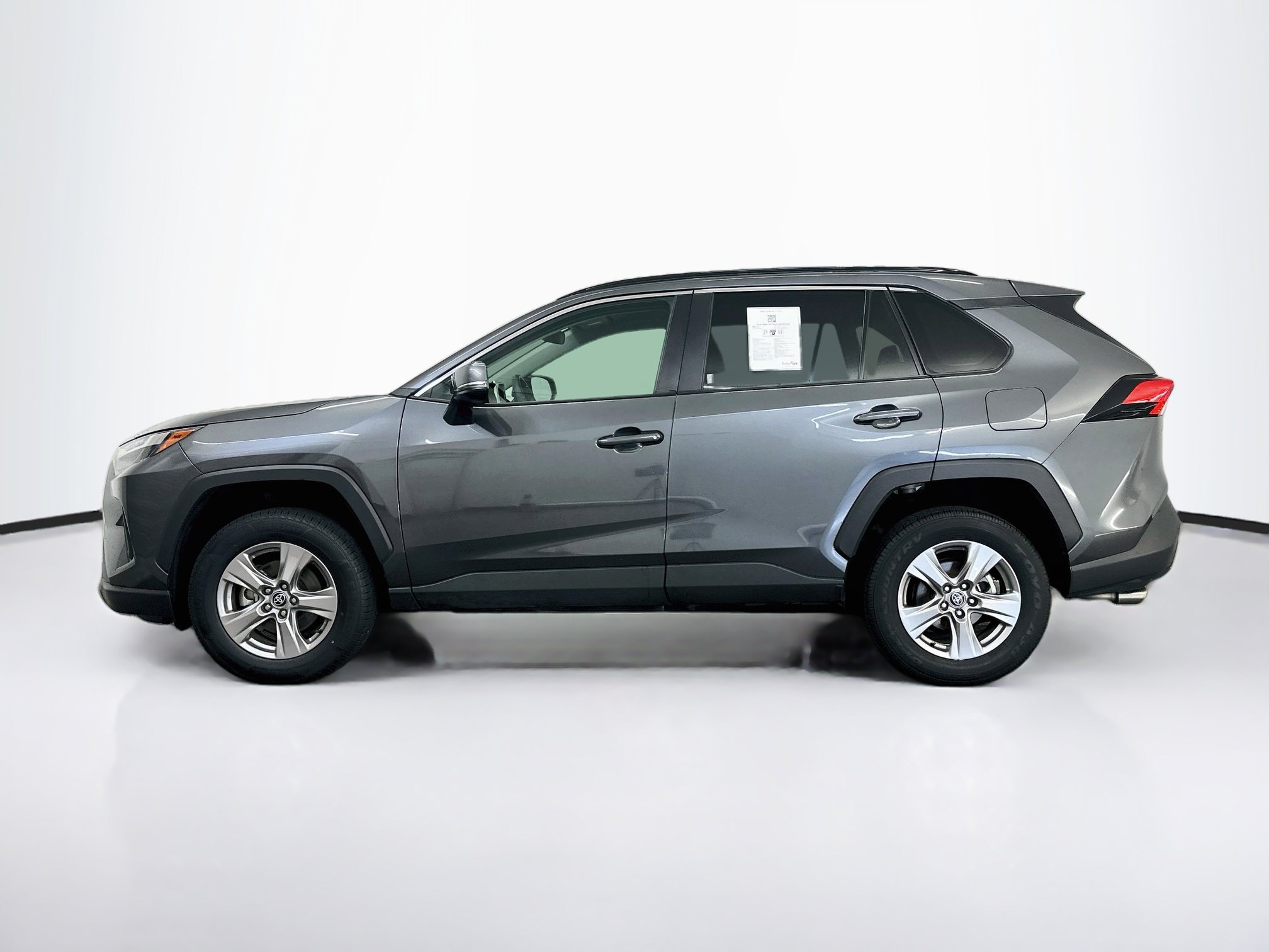 Used 2025 Toyota RAV4 XLE AWD/4WD image 4