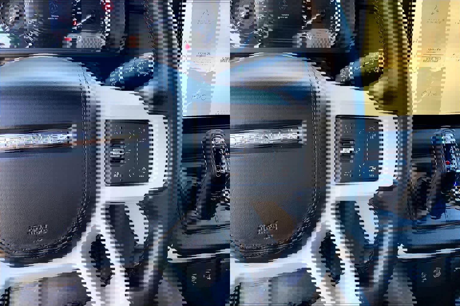 Used 2023 Land Rover Defender 130 X-Dynamic SE image 22