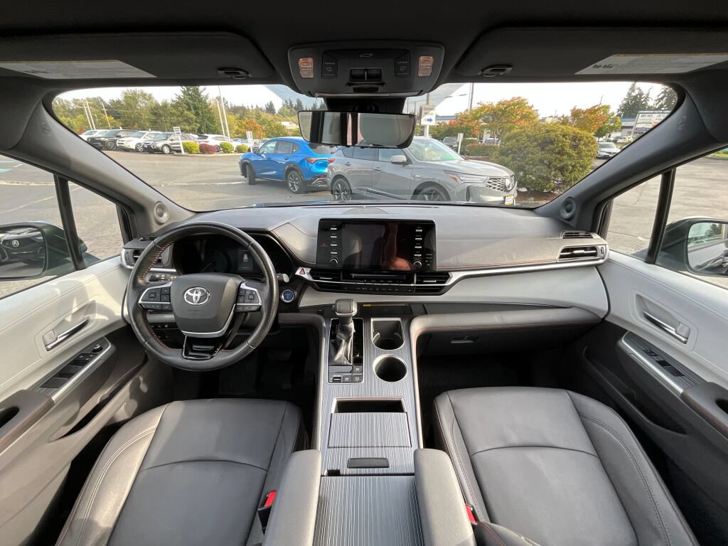 Used 2021 Toyota Sienna XSE FWD image 16
