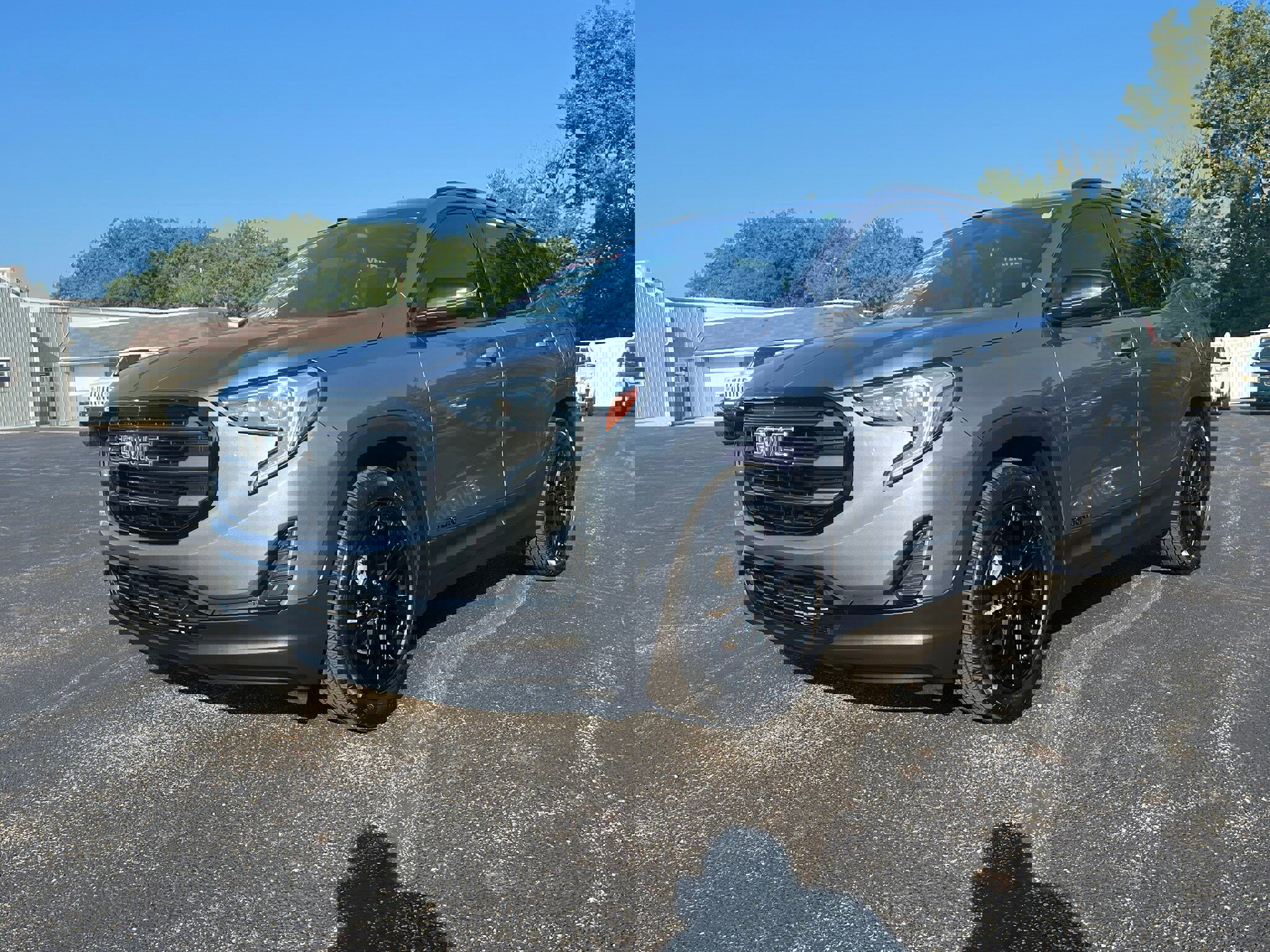 Used 2021 GMC Terrain SLE w/ Driver Convenience Package image 2