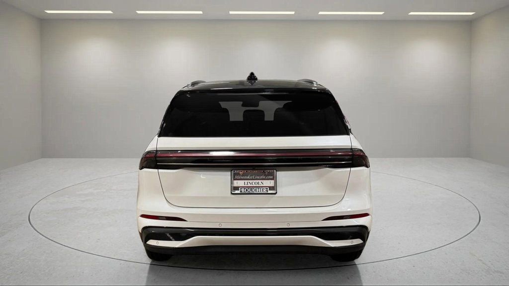 Certified 2024 Lincoln Nautilus Reserve w/ Jet Appearance Package (87T) AWD/4WD image 4