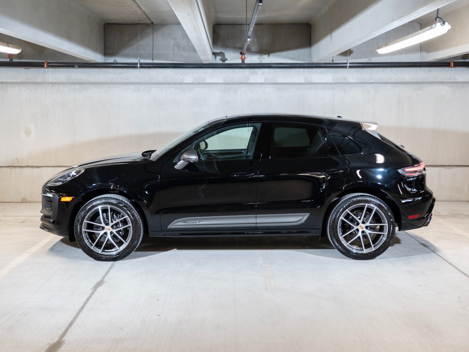 Certified 2025 Porsche Macan Turbo AWD/4WD image 2