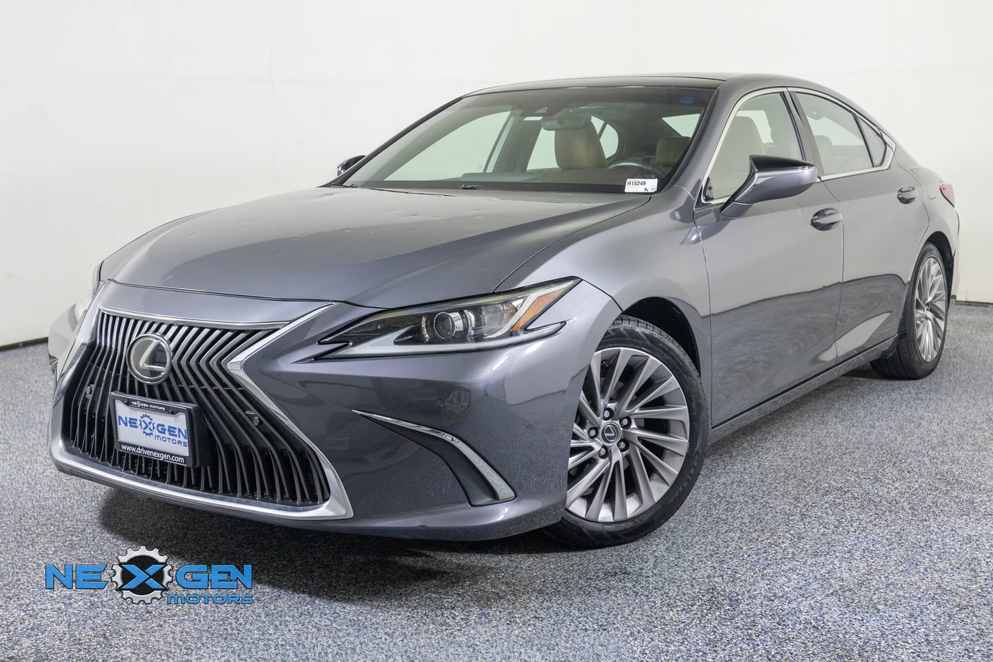 Used 2019 Lexus ES 350 w/ Accessory Package FWD image 3
