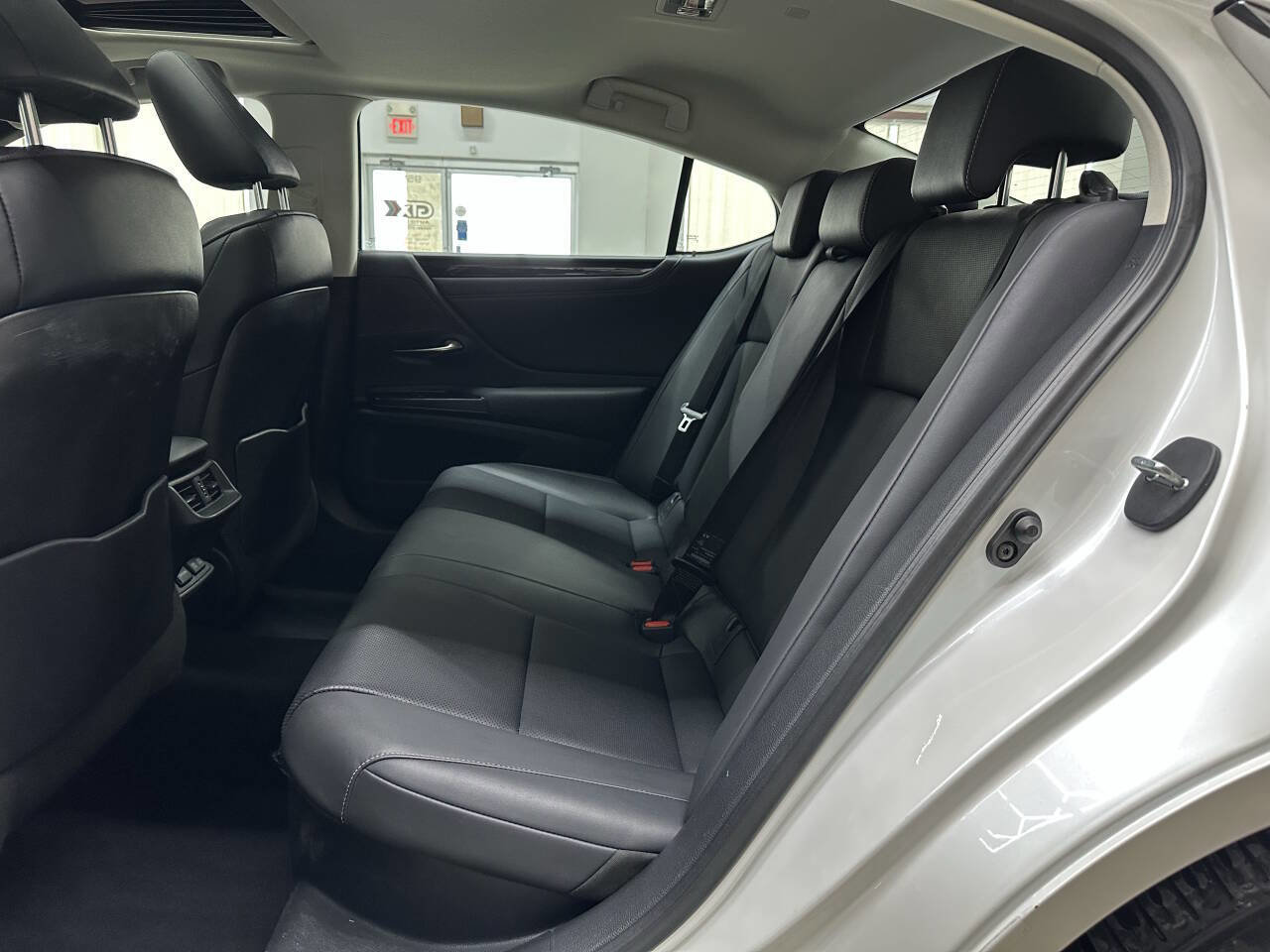 Used 2019 Lexus ES 300h w/ Premium Package image 13