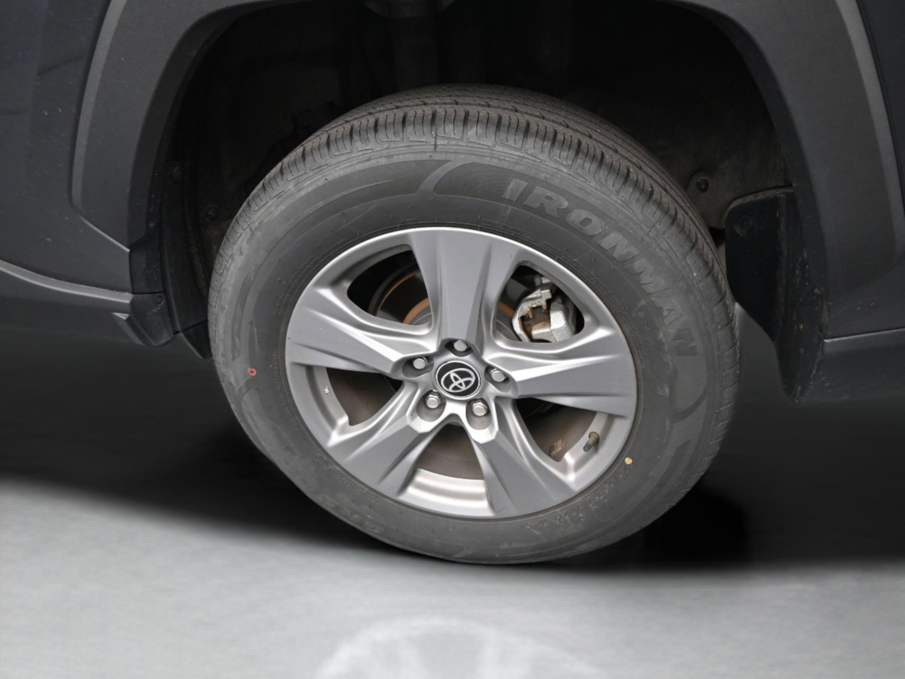 Certified 2024 Toyota RAV4 XLE FWD image 35