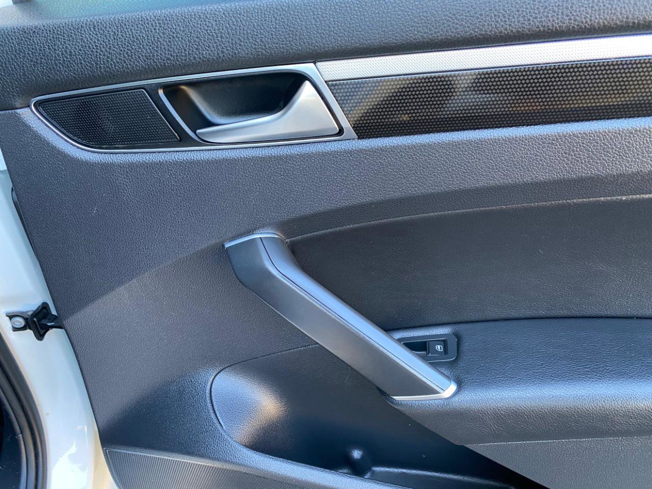 Used 2018 Volkswagen Passat GT FWD image 41