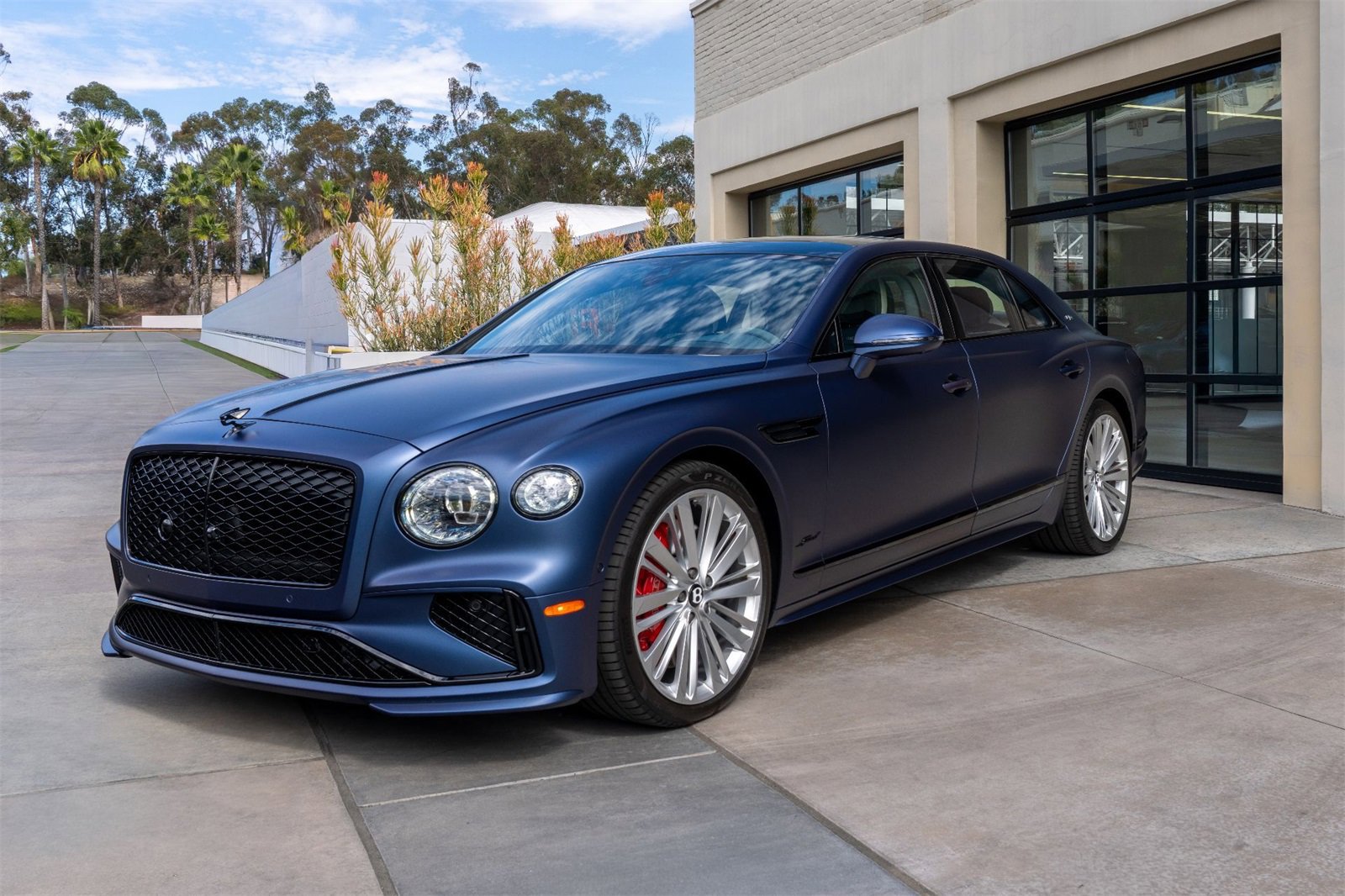 Used 2025 Bentley Flying Spur Plug-In Hybrid image 3