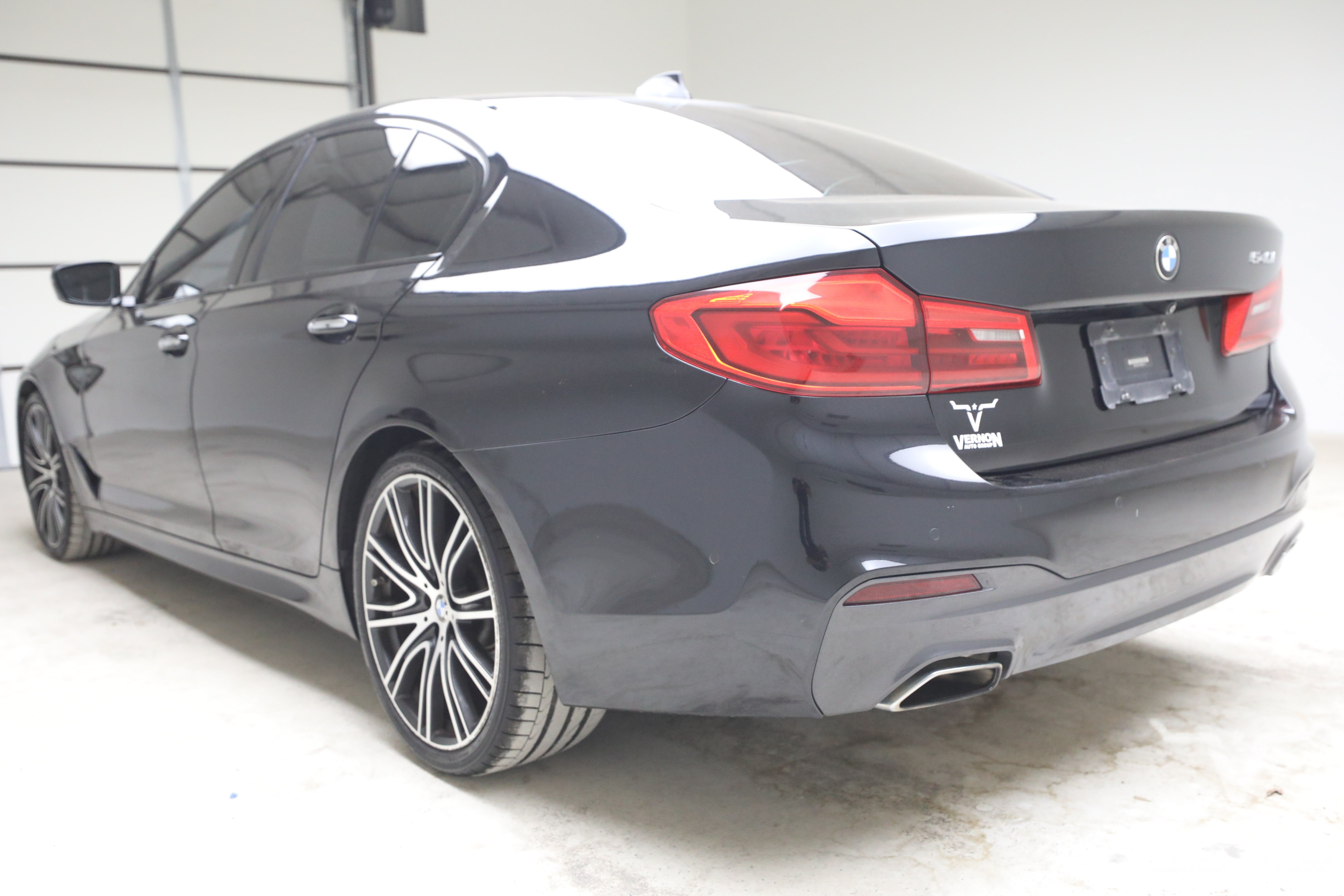 Used 2018 BMW 540i RWD image 3