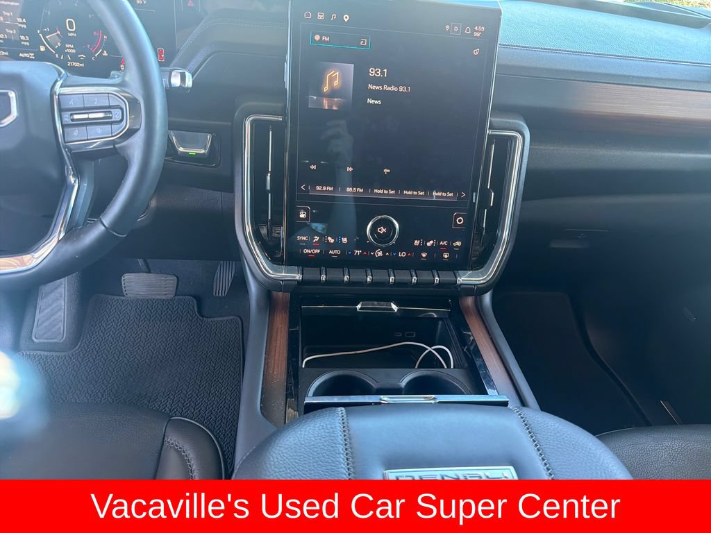 Used 2025 GMC Yukon XL Denali AWD/4WD image 17