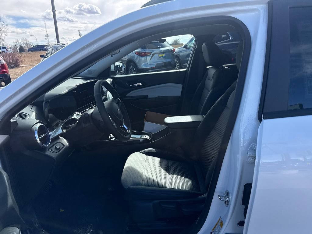 New 2026 Chevrolet Trax LT w/ Driver Confidence Package image 9