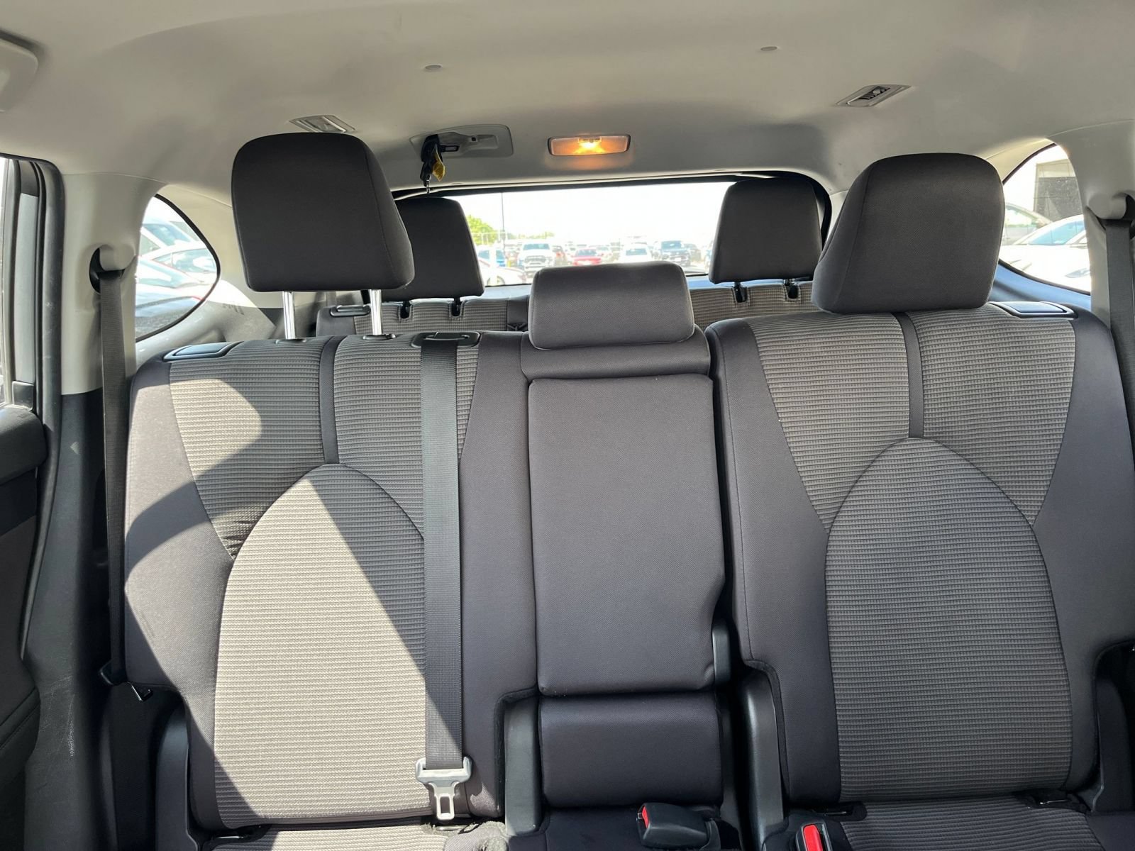 Used 2025 Toyota Highlander LE FWD image 40