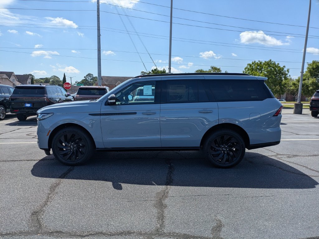 New 2027 Lincoln Navigator Reserve w/ Jet Appearance Package AWD/4WD image 7
