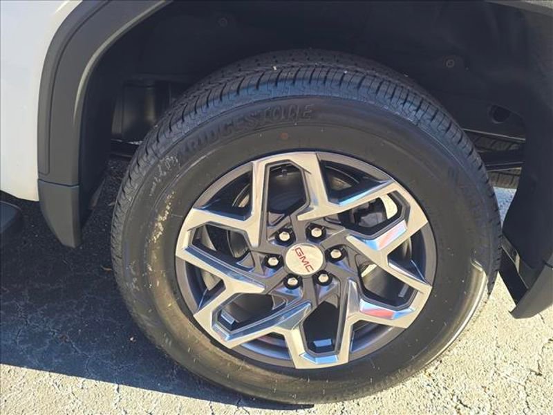 New 2026 GMC Sierra 1500 SLT image 7