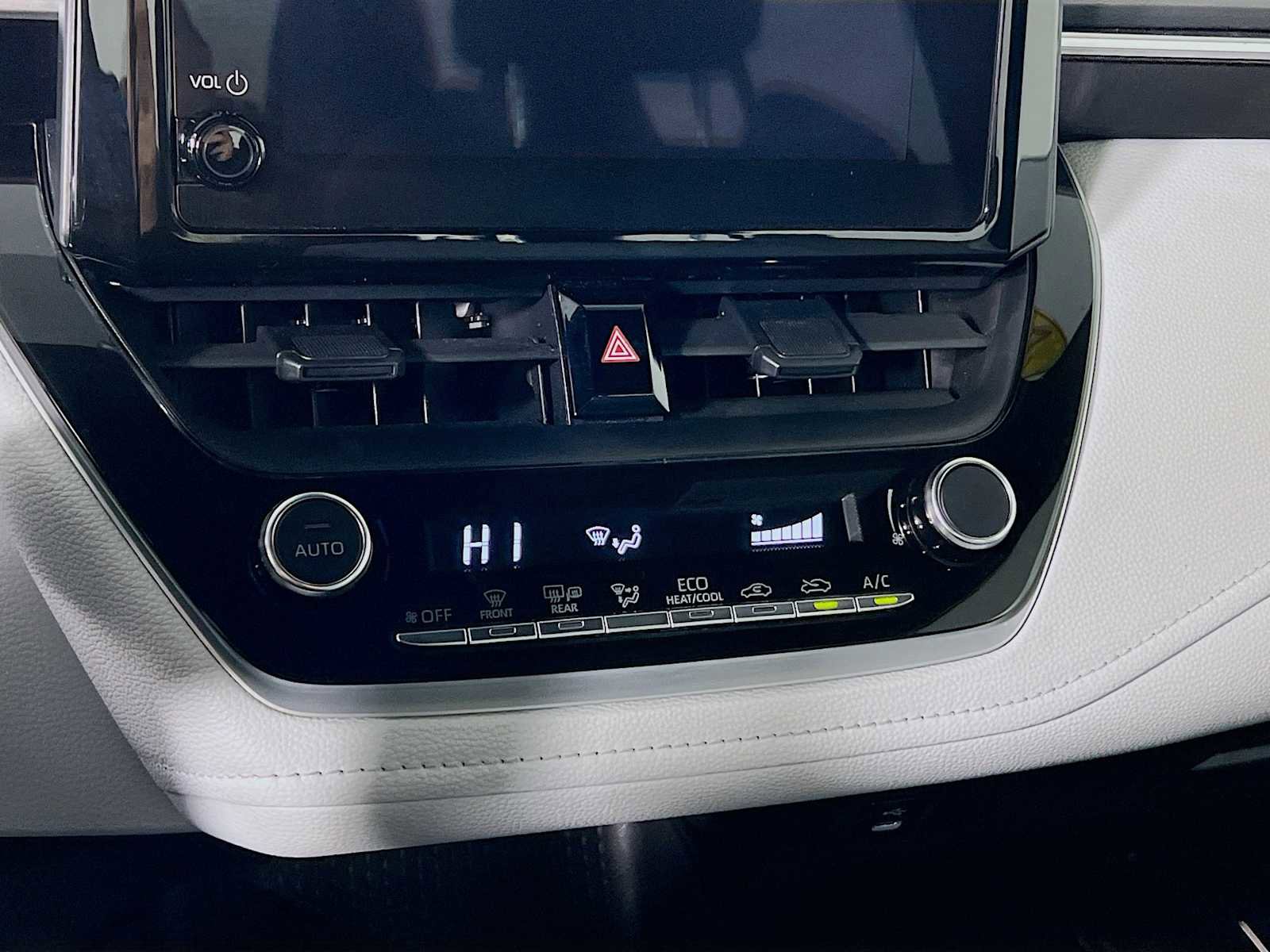 Used 2024 Toyota Corolla SE image 16