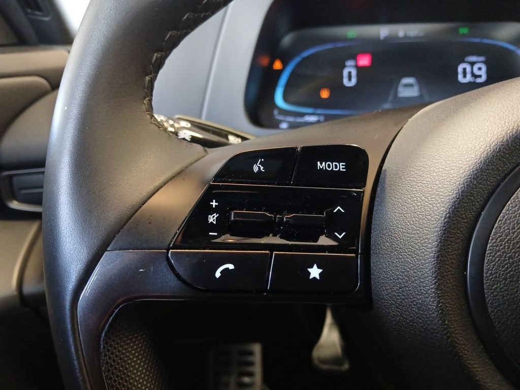 Used 2025 Hyundai Elantra Sport FWD image 19