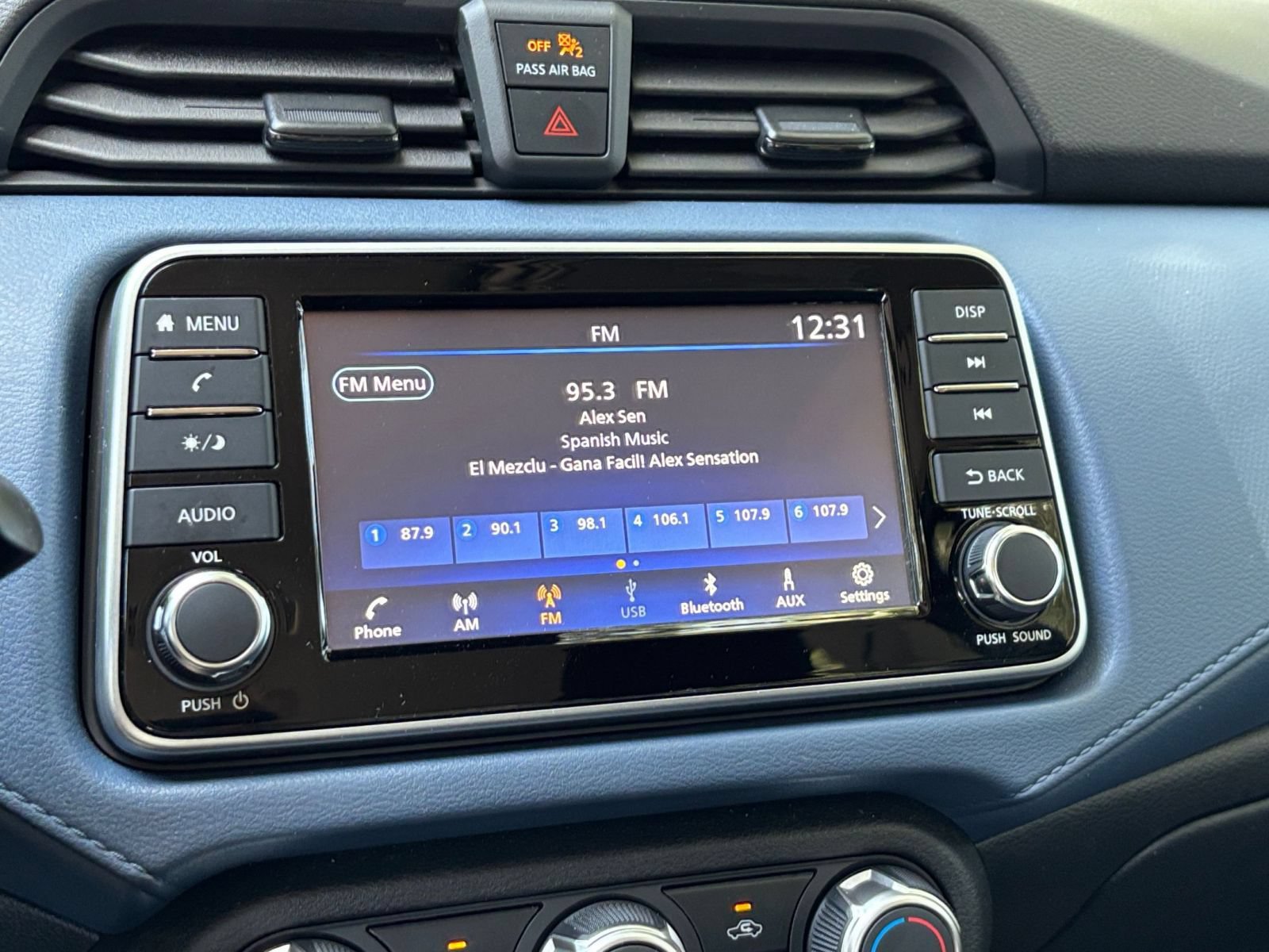 Used 2025 Nissan Versa SV FWD image 19