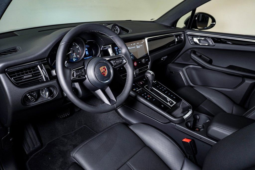 New 2026 Porsche Macan image 4
