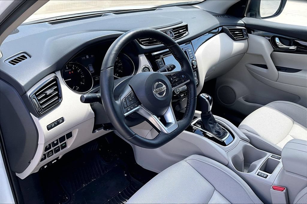 Used 2022 Nissan Rogue Sport SL AWD/4WD image 16